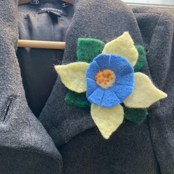 Hand Felted Floral Pins Brooches - Picture 9 of 10